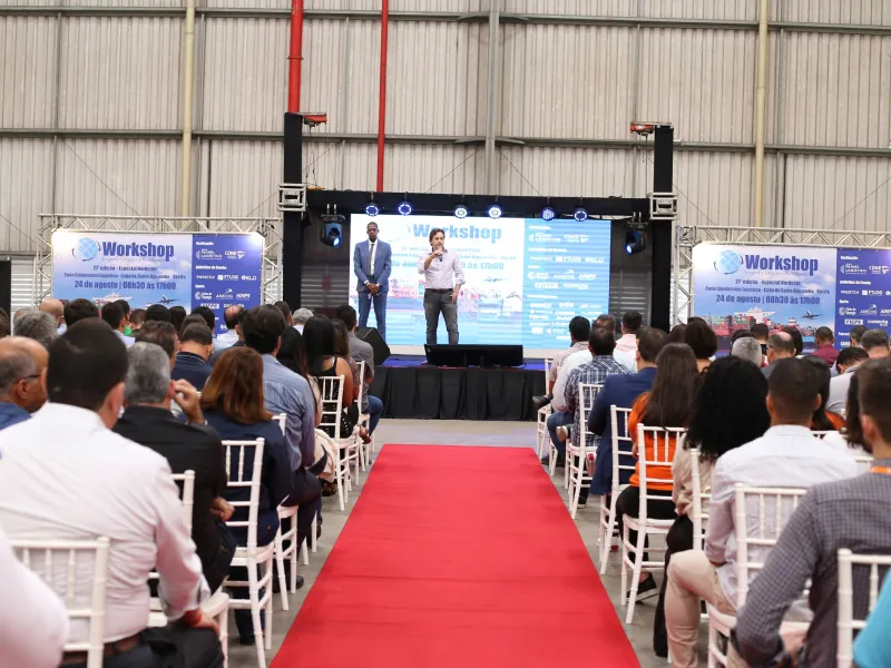Plateia num evento anterior do Grupo Painel Logístico